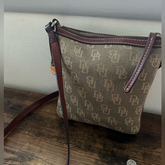 Vintage Dooney and Bourke crossbody bag - Picture 3 of 11